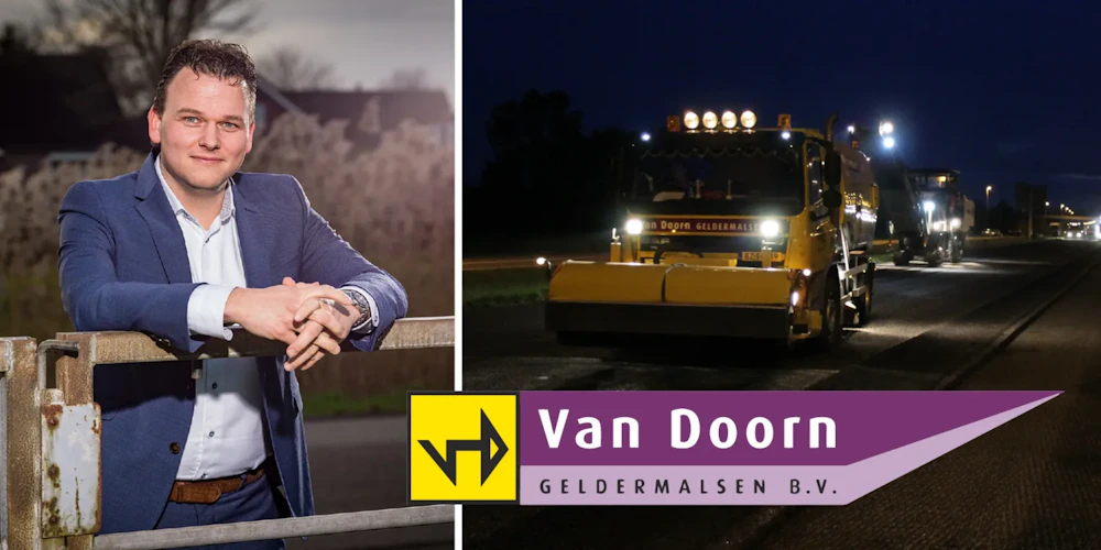 Splitbeeld: links een man in een blauwe blazer leunt tegen een metalen hek; rechts een nachtelijke wegwerktruck met het logo Van Doorn Geldermalsen.